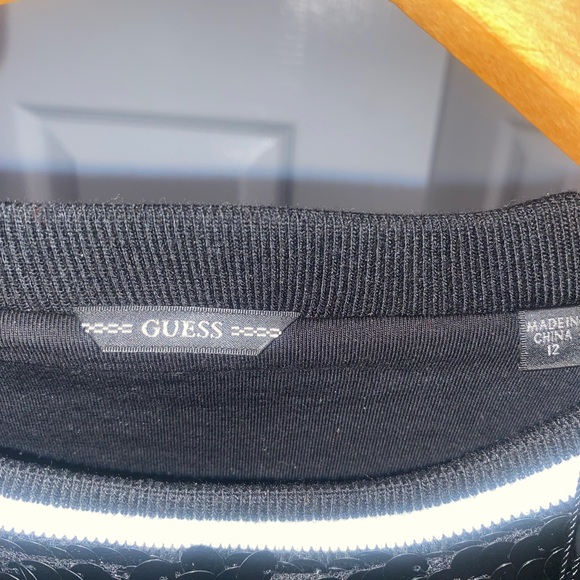 GUESS - Picture 2 of 4